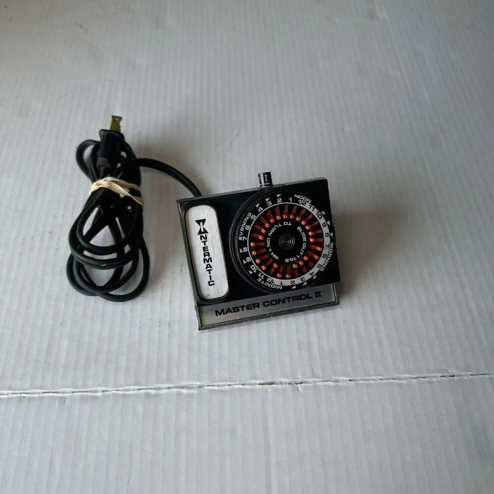 Vintage Intermatic Master Control II 2 Electric 24hr Program Timer Model ED811